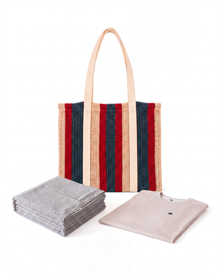 Beach bag with thin straps